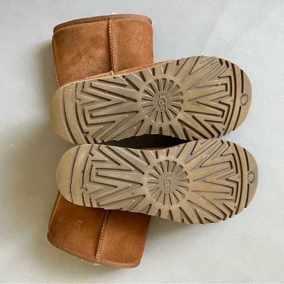 UGG Boots Classic Short II in Camel - Picture 2 of 6